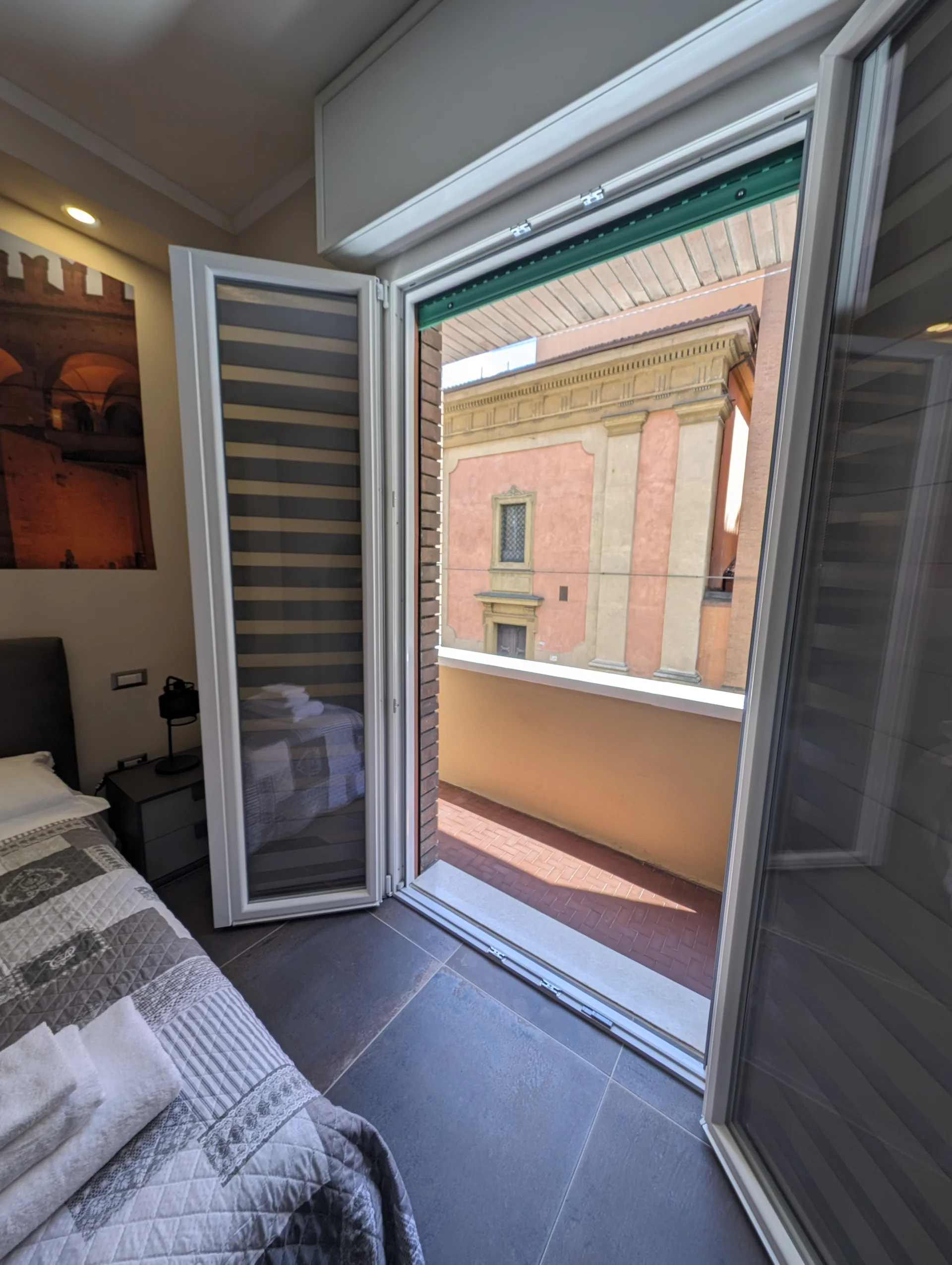 Camera Deluxe Doppia con Letti Singoli di Benedict Rooms Bologna, 22 m² con due letti singoli e balcone privato